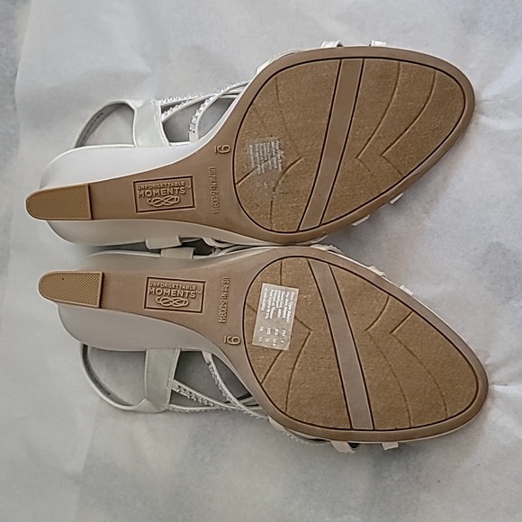 Unforgettable Moments sz9 wedge white w rhinestone adorned straps special occas - Picture 7 of 9
